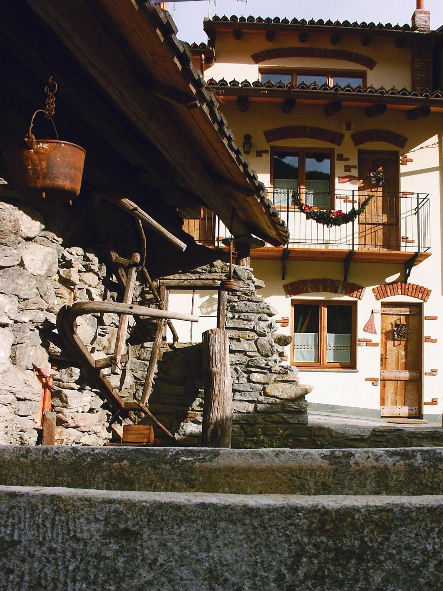 Le Village Montjovet Exterior photo